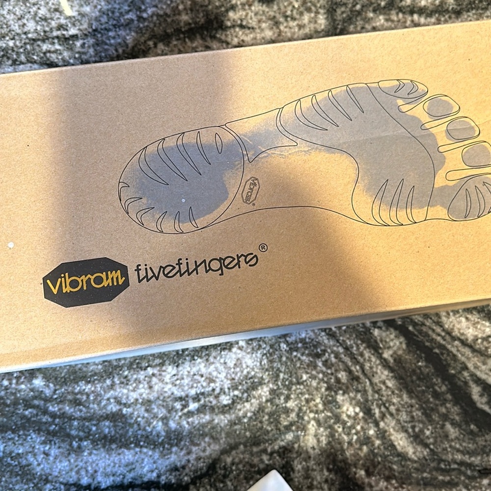 Vibram five fingers men’s shoes- NEW